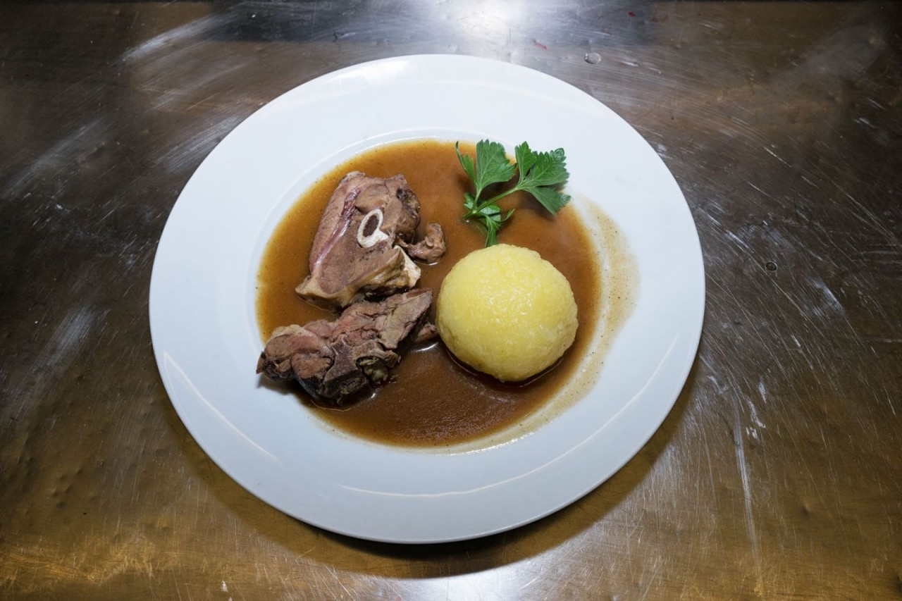 Zicklein in Rahmsoße