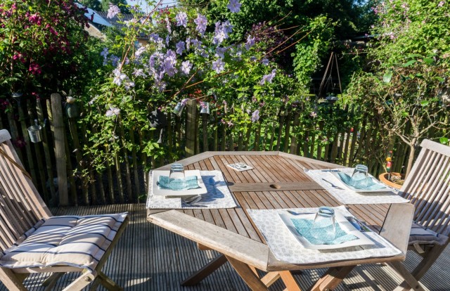 Gedeckter Tisch im Landhauszimmer, Raeren, Best of Wandern, Ostbelgien