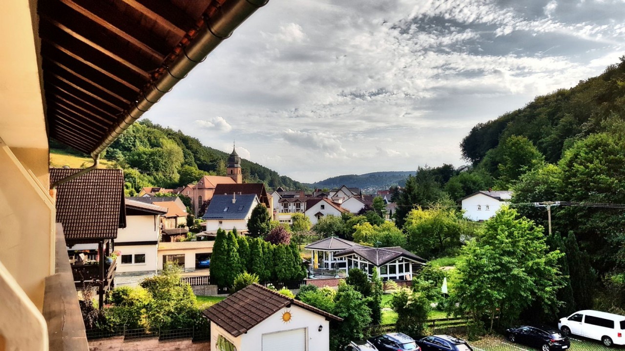Blick aus dem Hotelzimmer des Hotels Christel auf Heimbuchenthal