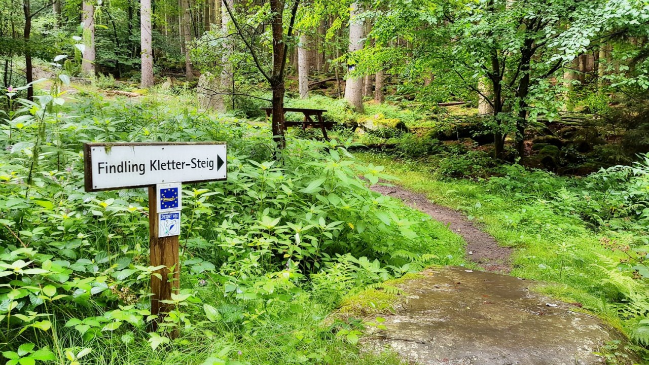 Findling Kletter-Steig am alten Schulweg