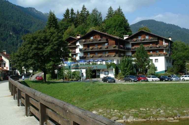 Auenansicht_parkhotelSonnenhof.JPG