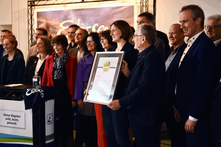 Zertifikatsubergabe_Qualitatsre-gion-Wanderbares-Deutschlan_20230411-140658_1.png