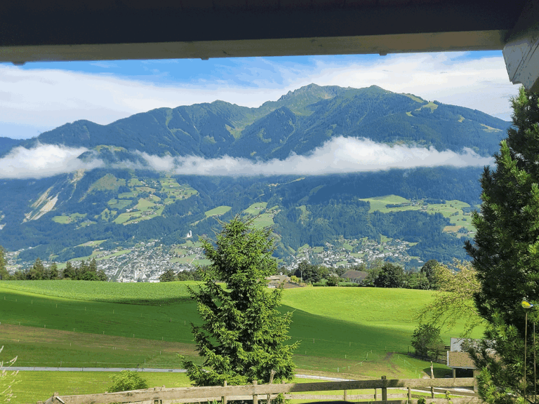 Ausblick-aus-der-Kueche-von-meinem-Bergoffice.png