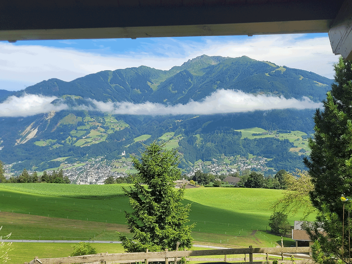 Ausblick-aus-der-Kueche-von-meinem-Bergoffice.png